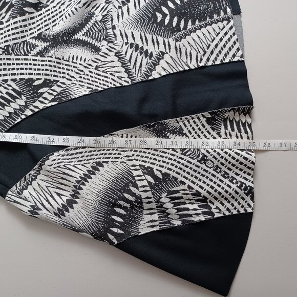 Le Lis Blanc Abstract Print Swing Dress - Picture 14 of 16